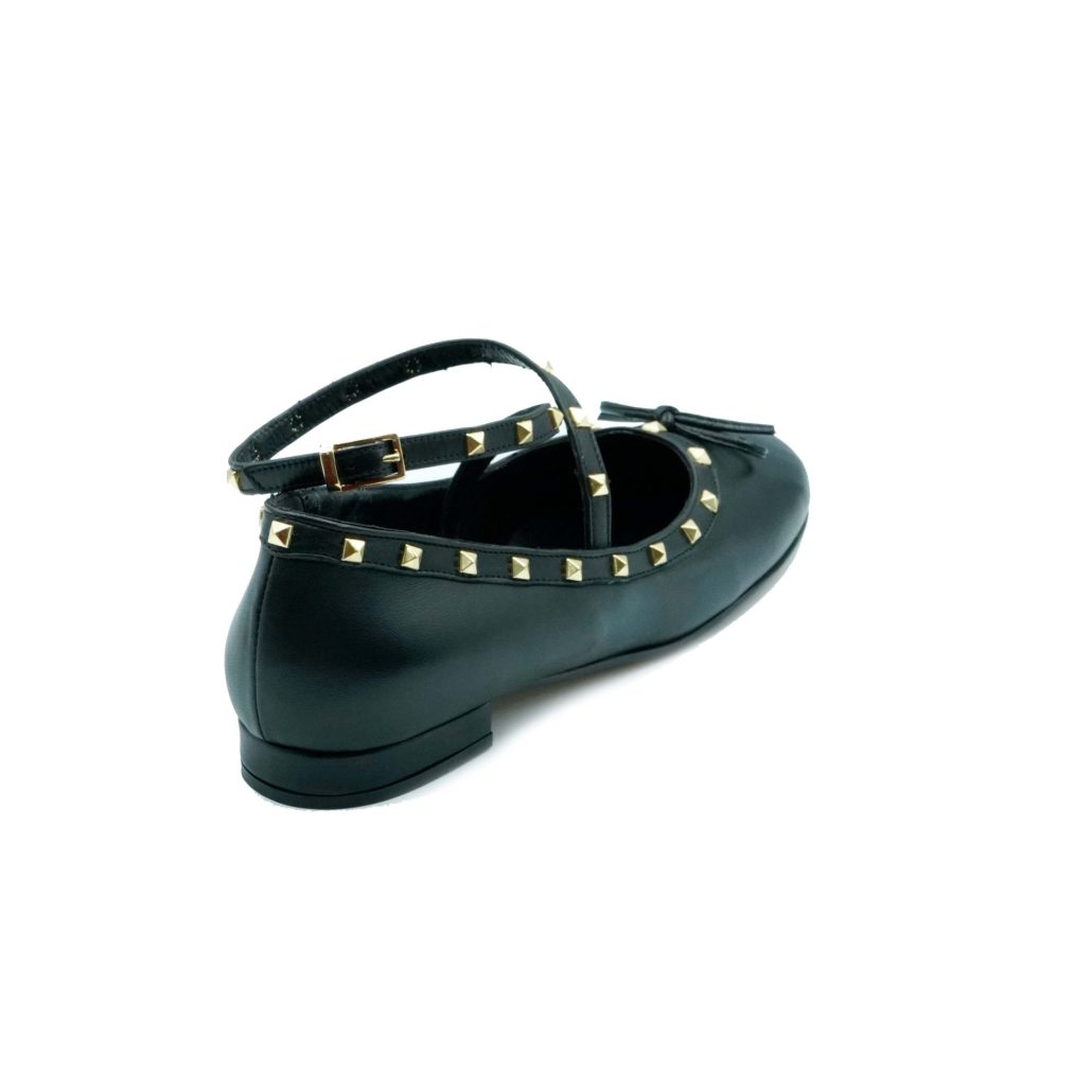 Lea Gu ballerina in nappa, allacciatura frontale alla caviglia con borchie, tacco 10 mm Nuova