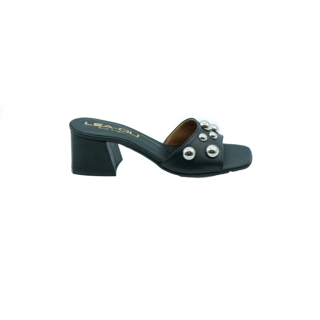 Lea Gu ciabatta in nappa, fascia frontale con borchie, tacco 50mm 2025