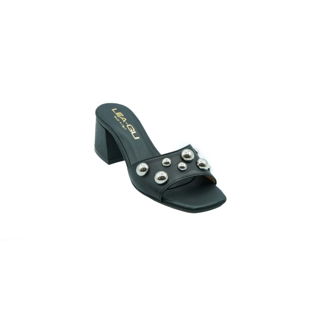 Lea Gu ciabatta in nappa, fascia frontale con borchie, tacco 50mm 2025