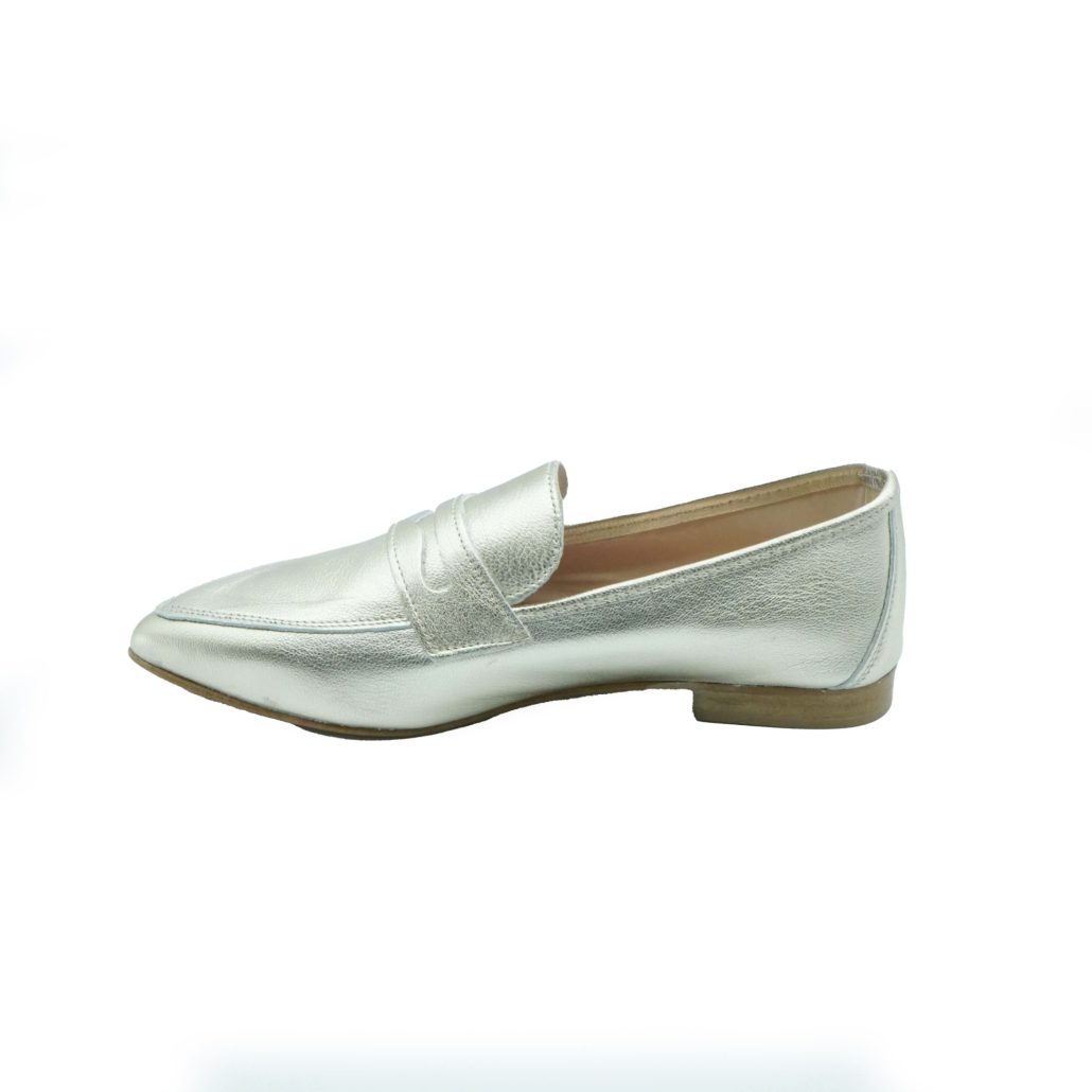 Lea Gu mocassino in nappa laminata, bocca di leone frontale, tacco 10mm Prezzo Ridotto