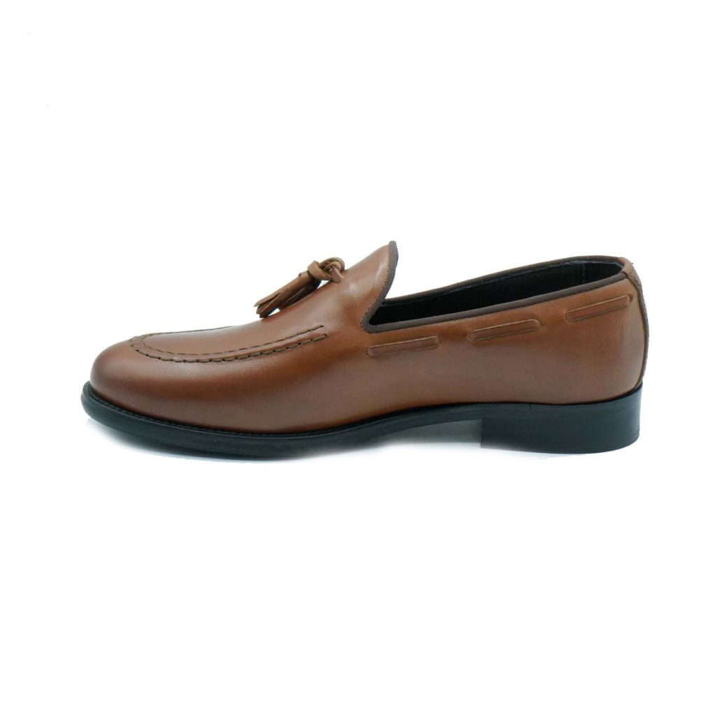 Lea Gu mocassino in vitello, nappine frontali, tacco 25mm Outlet