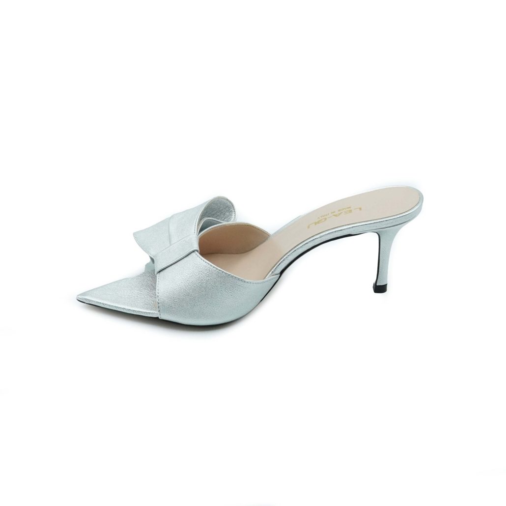 Lea Gu sandalo con tacco in nappa laminata, fascia e fiocco frontale, tacco 60mm Saldi Di Fabbrica