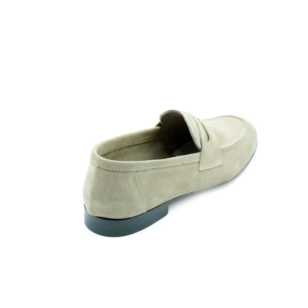 Lea Gu mocassino in camoscio, bocca di leone frontale, tacco 20mm Prezzo Ridotto