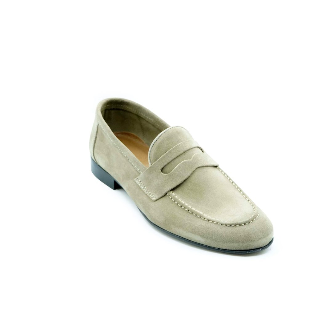 Lea Gu mocassino in camoscio, bocca di leone frontale, tacco 20mm Prezzo Ridotto