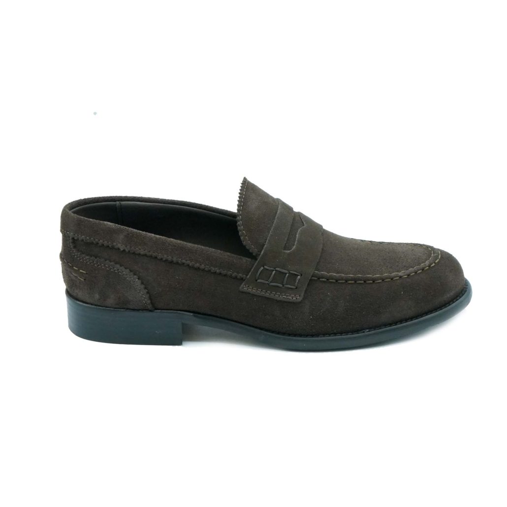 Lea Gu mocassino in camoscio, bocca di leone frontale, tacco 25mm Sottocosto