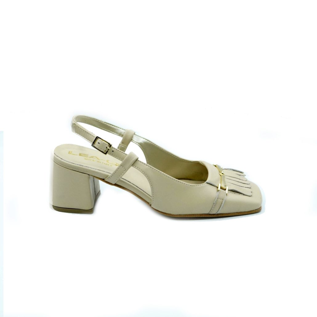 Lea Gu slingback in nappa, punta quadrata, accessorio e frange frontali, tacco 50mm In Vendita