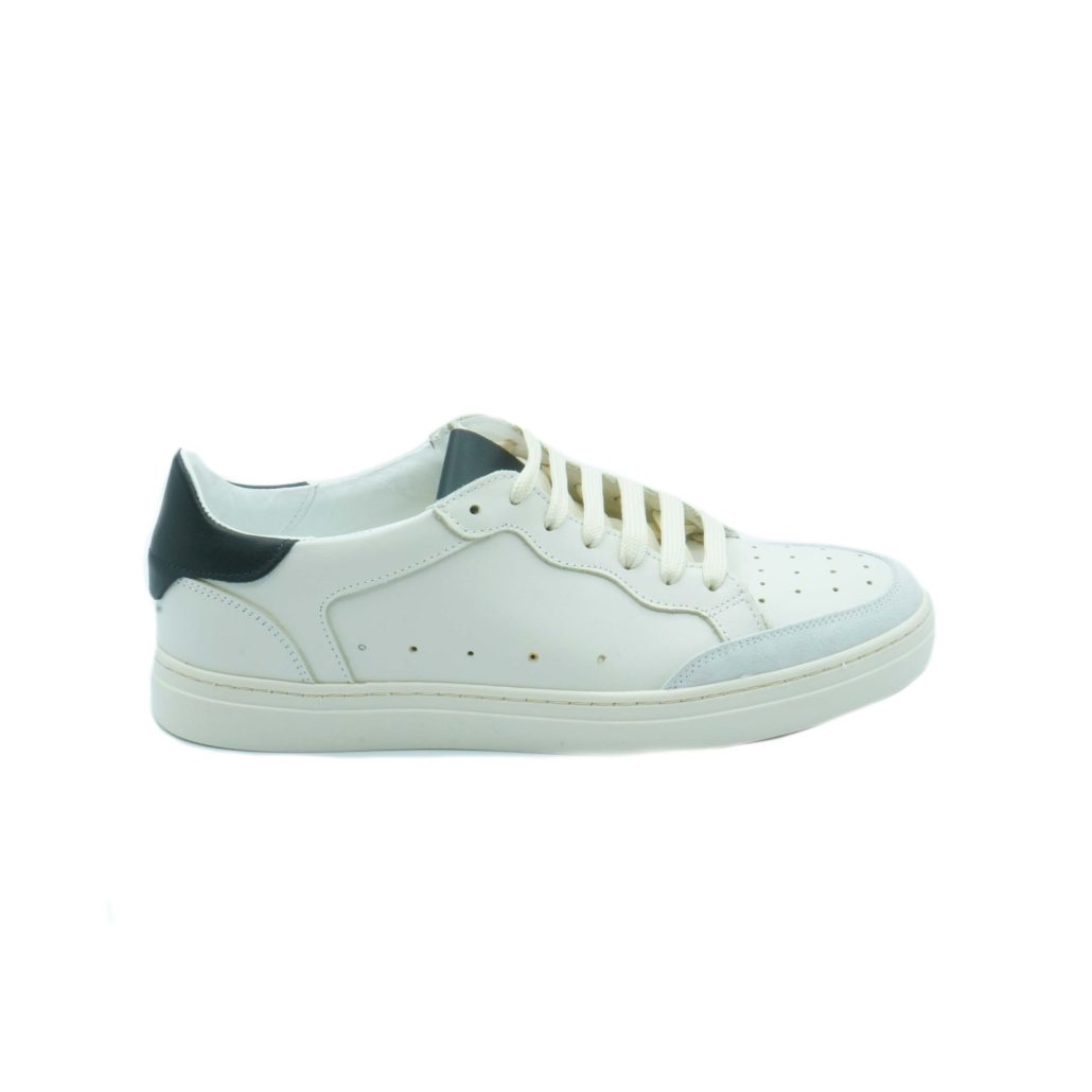 Lea Gu sneakers in nappa, allacciatura frontale, tallone in contrasto, fondo gomma 30mm In Saldo