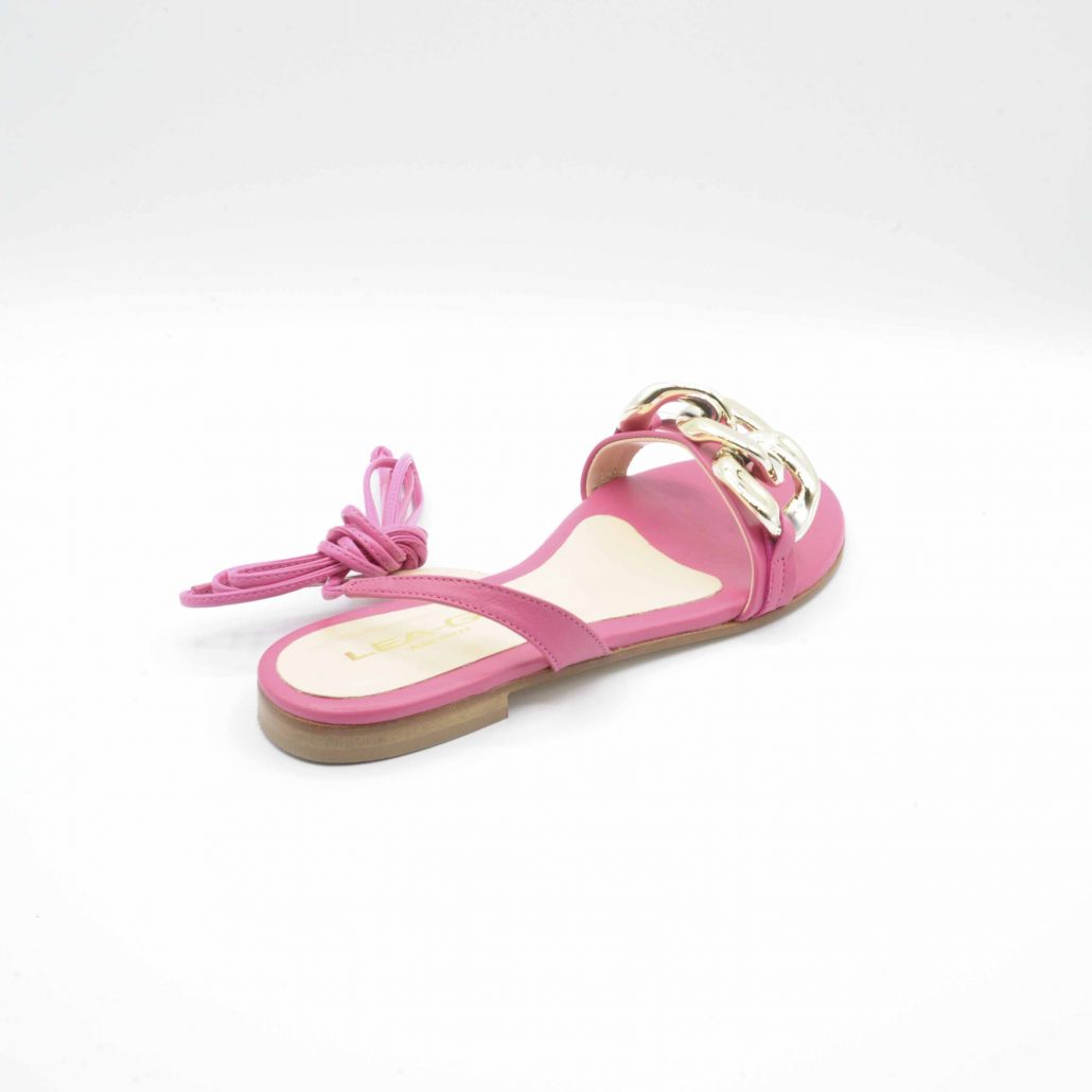 Lea Gu sandalo in nappa, allacciatura in caviglia e accessorio oro frontale, tacco 15 mm Nuova