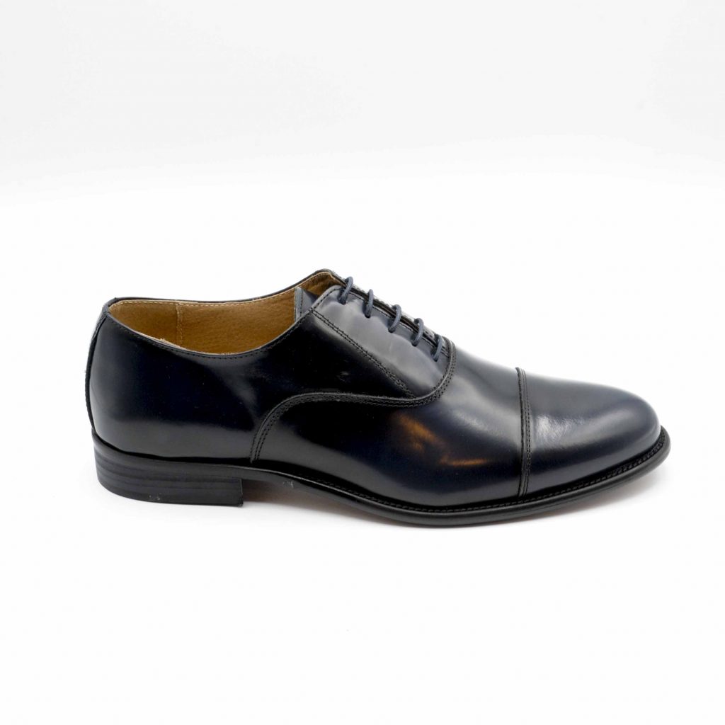 Lea Gu scarpa in vitello abrasivato con allacciatura frontale e taglio in punta, tacco 25 mm Offerta