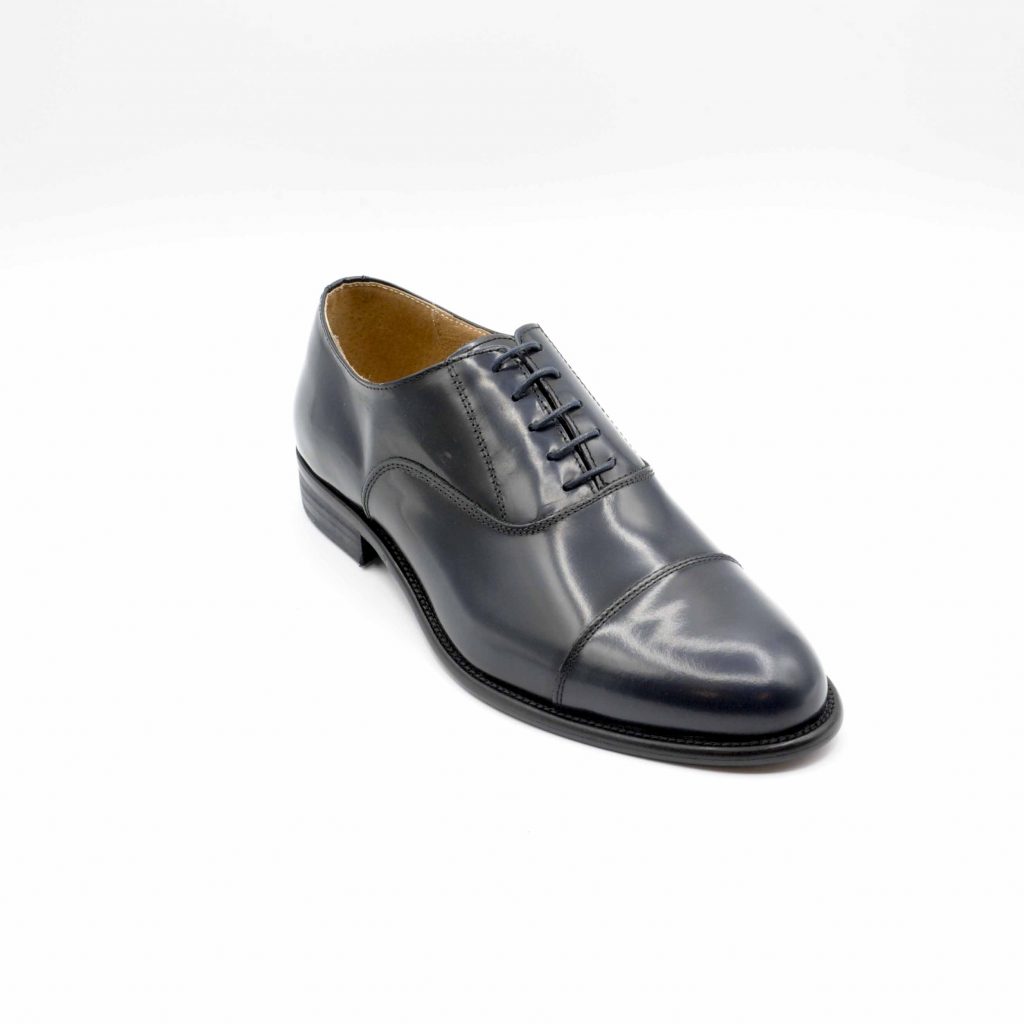 Lea Gu scarpa in vitello abrasivato con allacciatura frontale e taglio in punta, tacco 25 mm Offerta