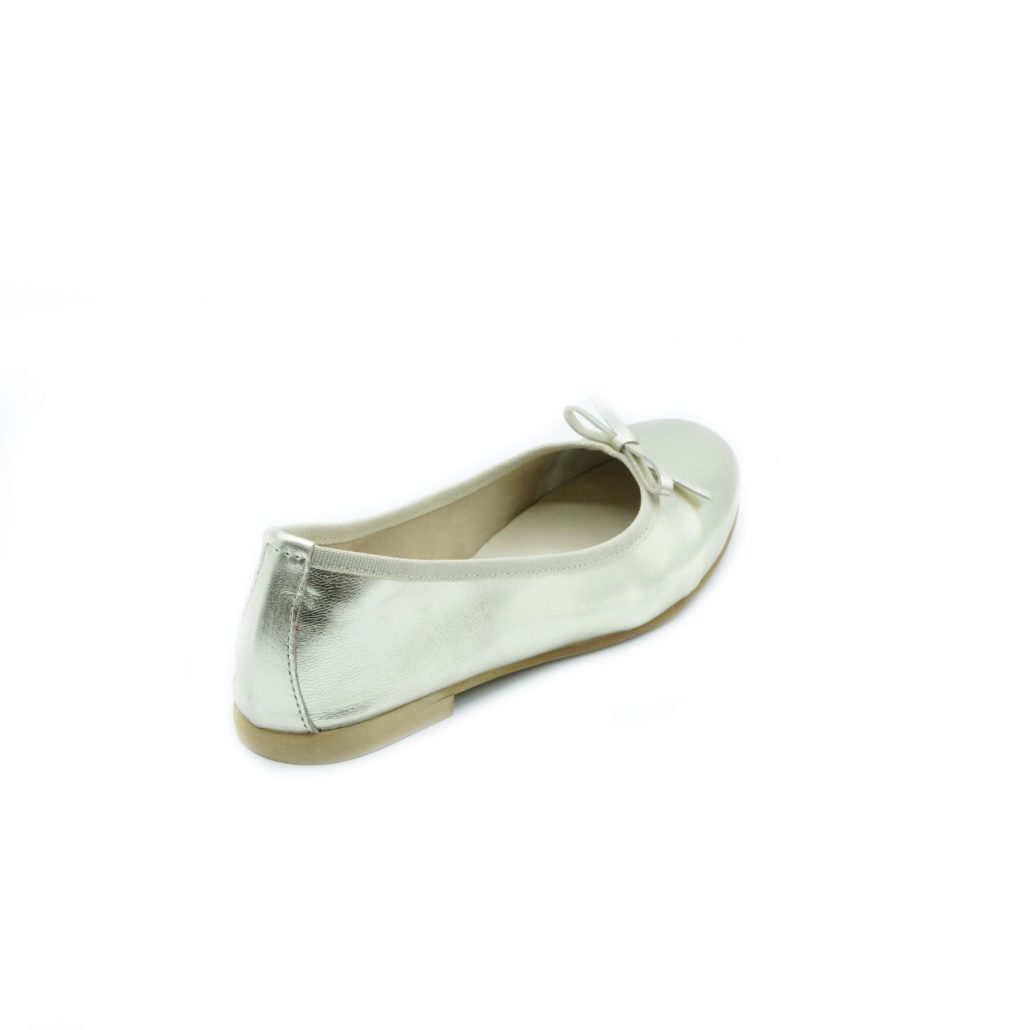 Lea Gu ballerina in nappa laminata, fiocco frontale, tacco 10mm Italia