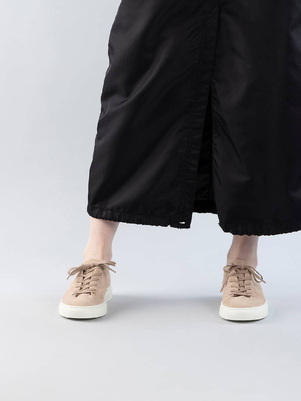 Officine Creative LEGGERA 100 Sneakers Basse in Pelle Scamosciata Verde In Saldo