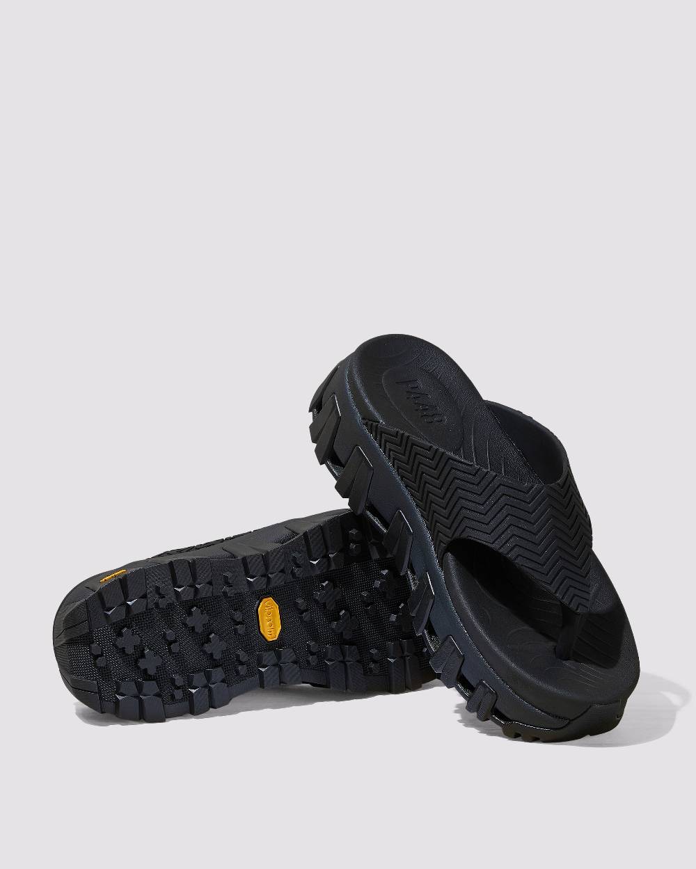 P448 Bondi Tux/Black Offerta