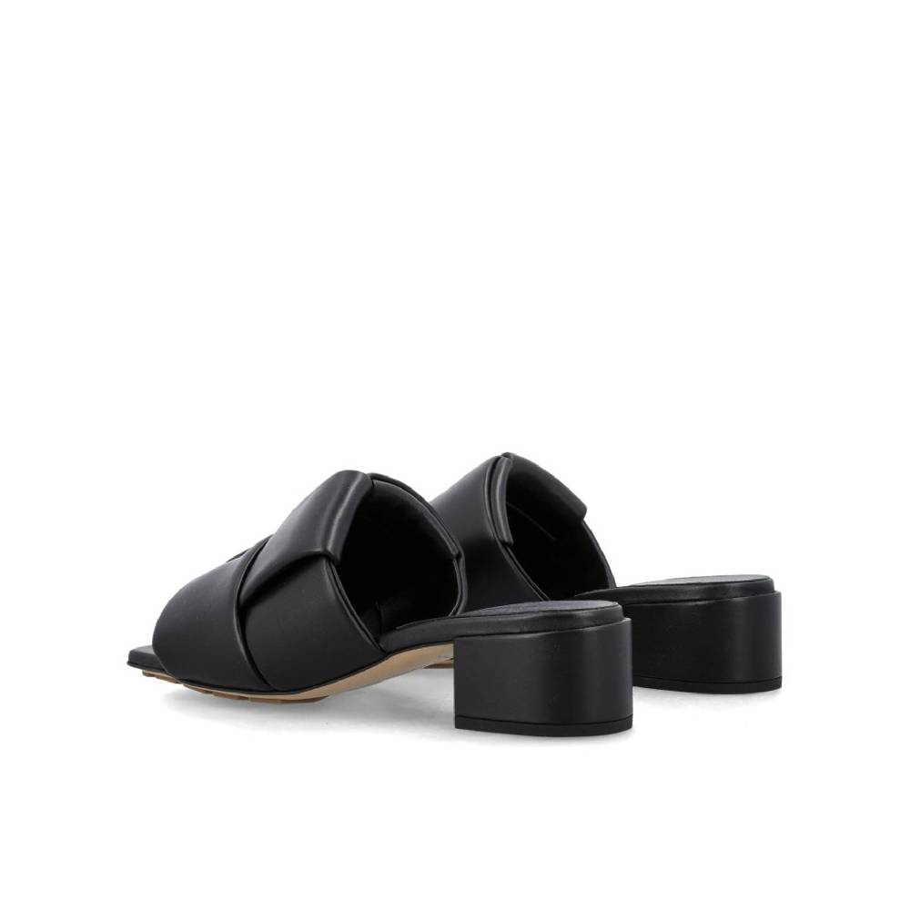 BOTTEGA VENETA  Mules da Donna Nere in Pelle Bottega Veneta Outlet