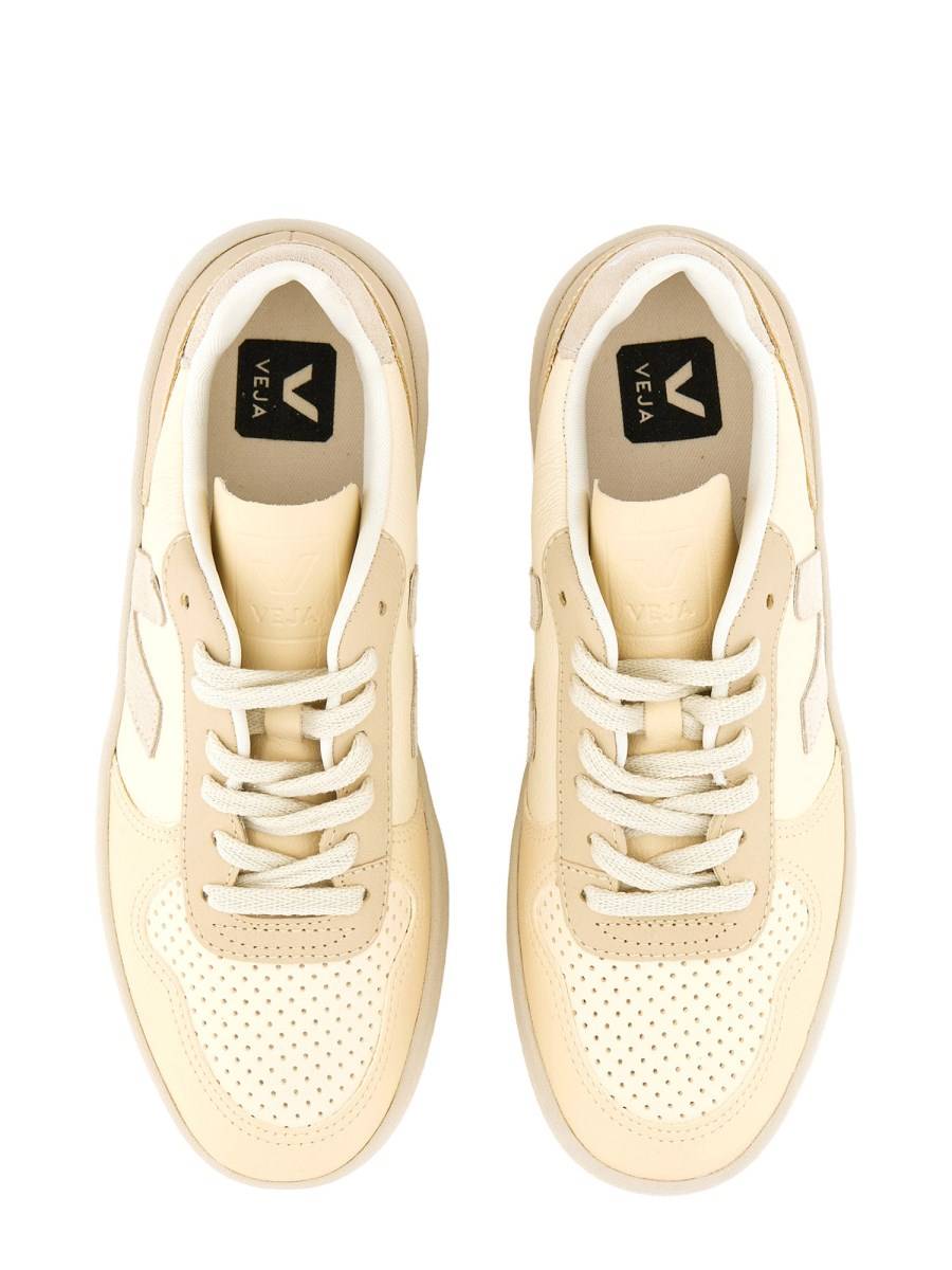 VEJA SNEAKER "V-10" IN PELLE Fino al 55% di sconto