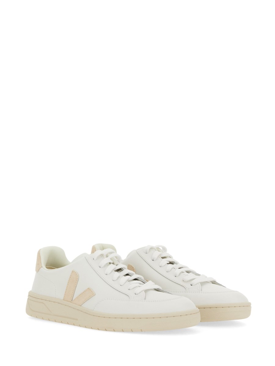 VEJA SNEAKER V-12 IN PELLE Promozione Limitata