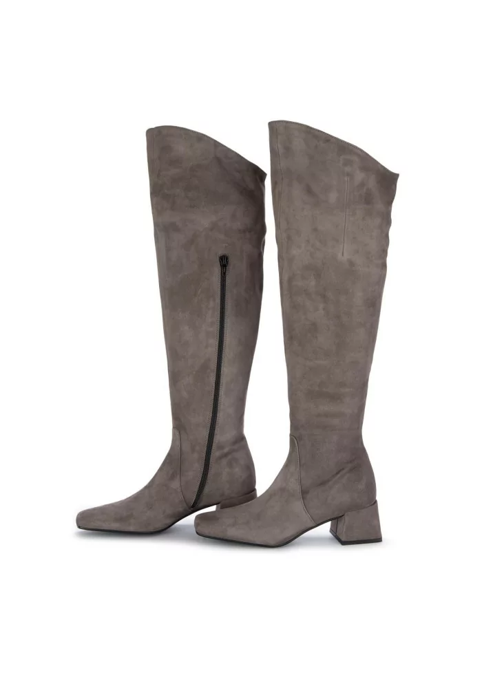 MA+DE 94 | STIVALI ALTI CAMOSCIO TAUPE Acquista Ora