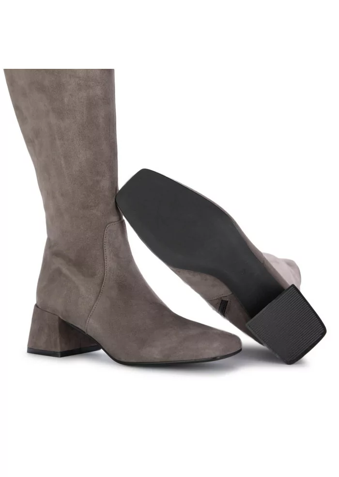 MA+DE 94 | STIVALI ALTI CAMOSCIO TAUPE Acquista Ora