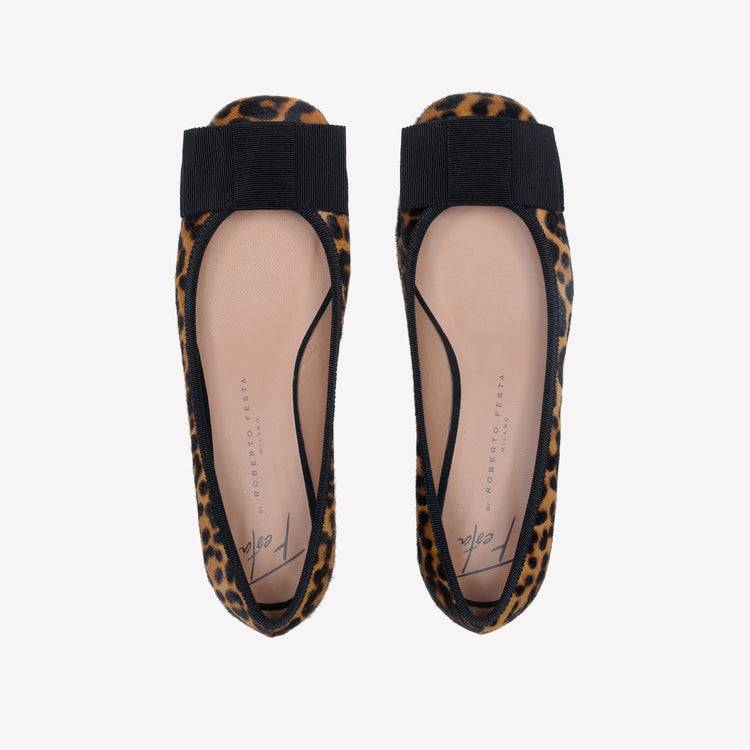 Roberto Festa DECOLLETE’ IN PELLE DI VITELLO STAMPA LEOPARDATA CON FIOCCO GROS GRAIN NERO SISKO Duty-free