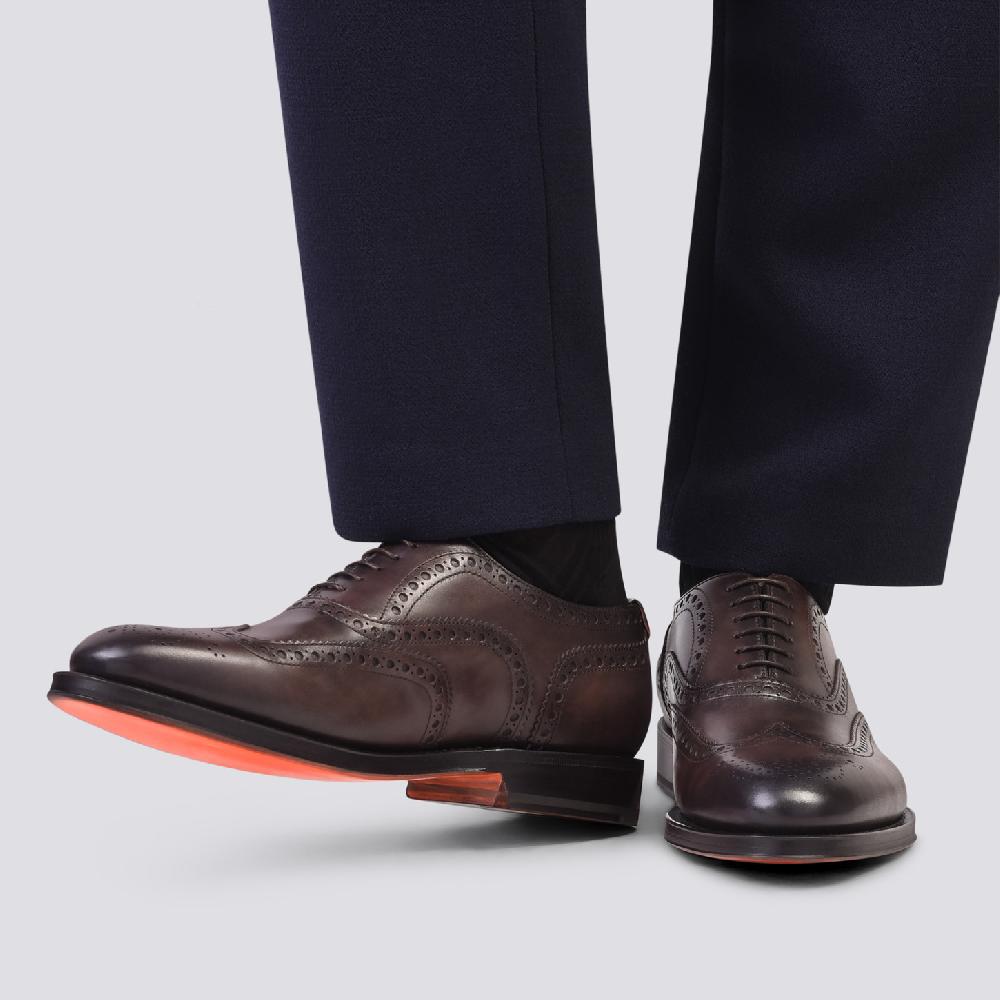 Santoni Stringata oxford brogue da uomo in pelle anticata marrone In Linea