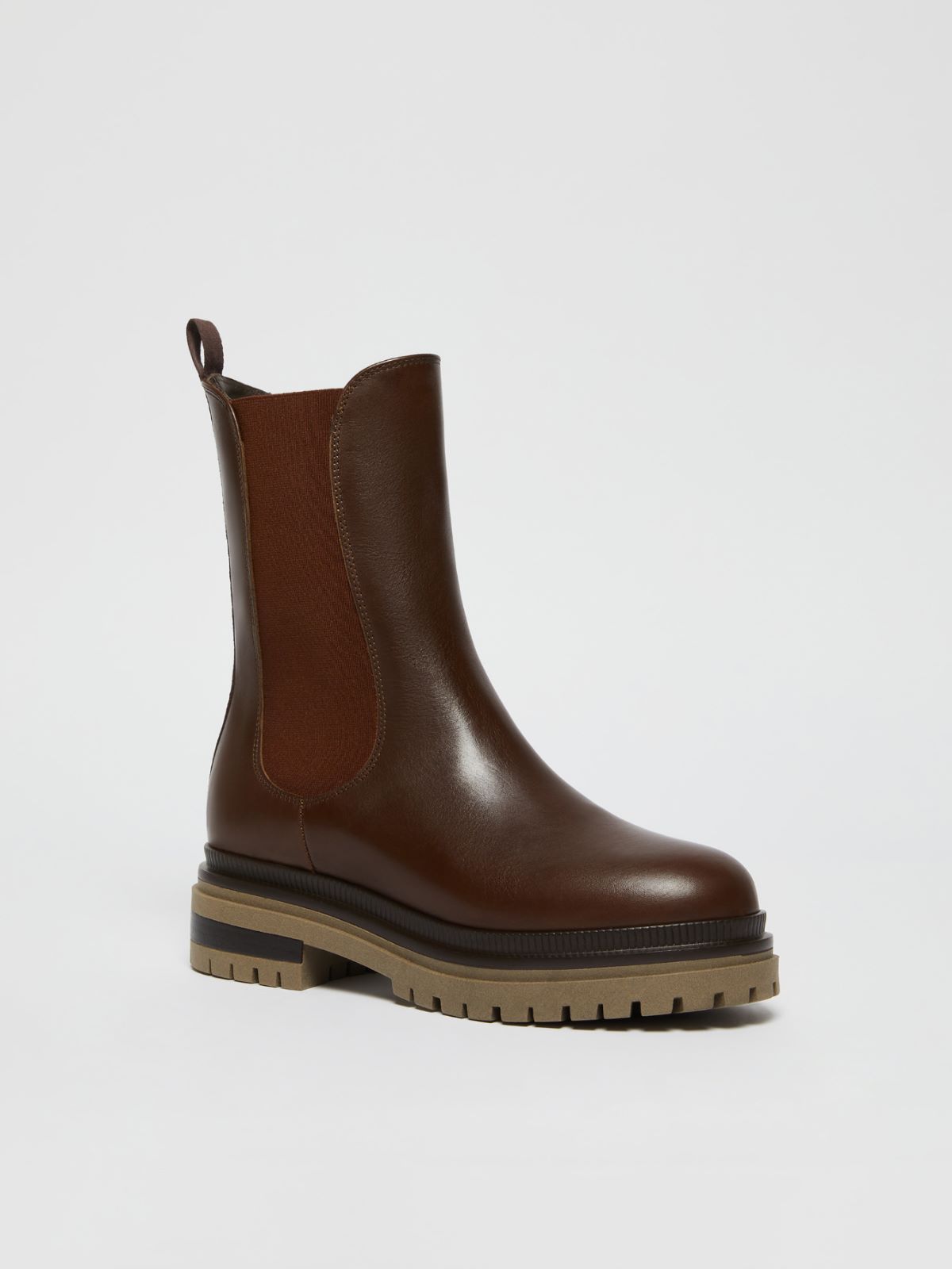Weekend Ankle boot in pelle semilucida Vendita Calda