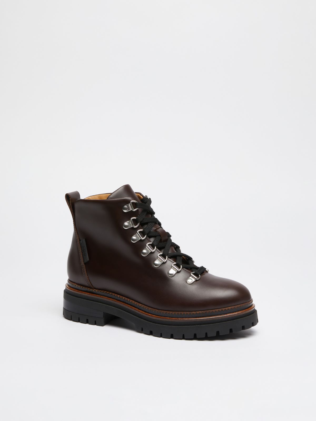 Weekend Stivaletto in cuoio 50% di sconto con spedizione gratuita