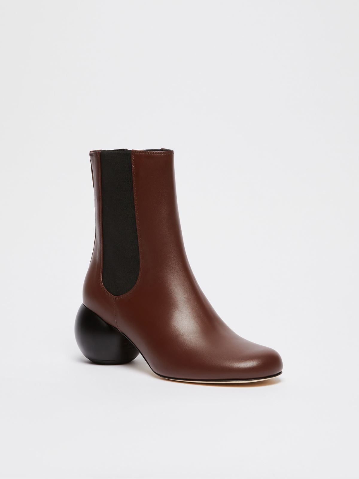 Weekend Chelsea boot con maxi boule 2025