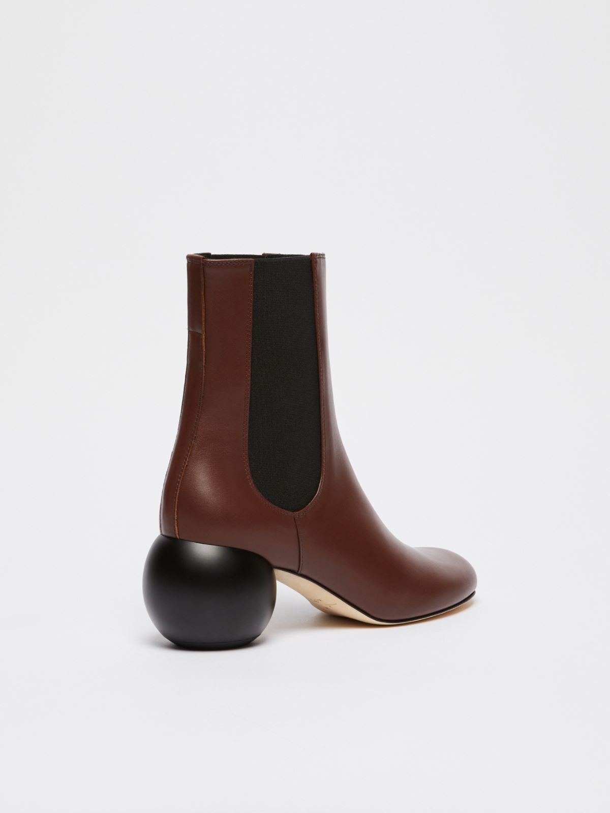 Weekend Chelsea boot con maxi boule 2025