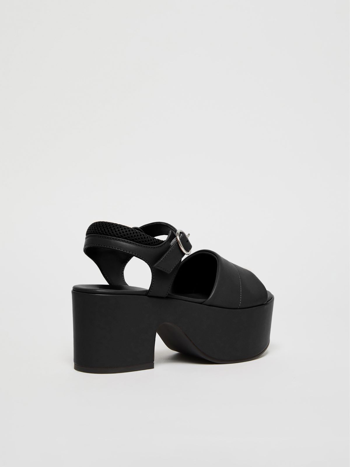 Weekend Sandalo in pelle lucida Pezzi Unici