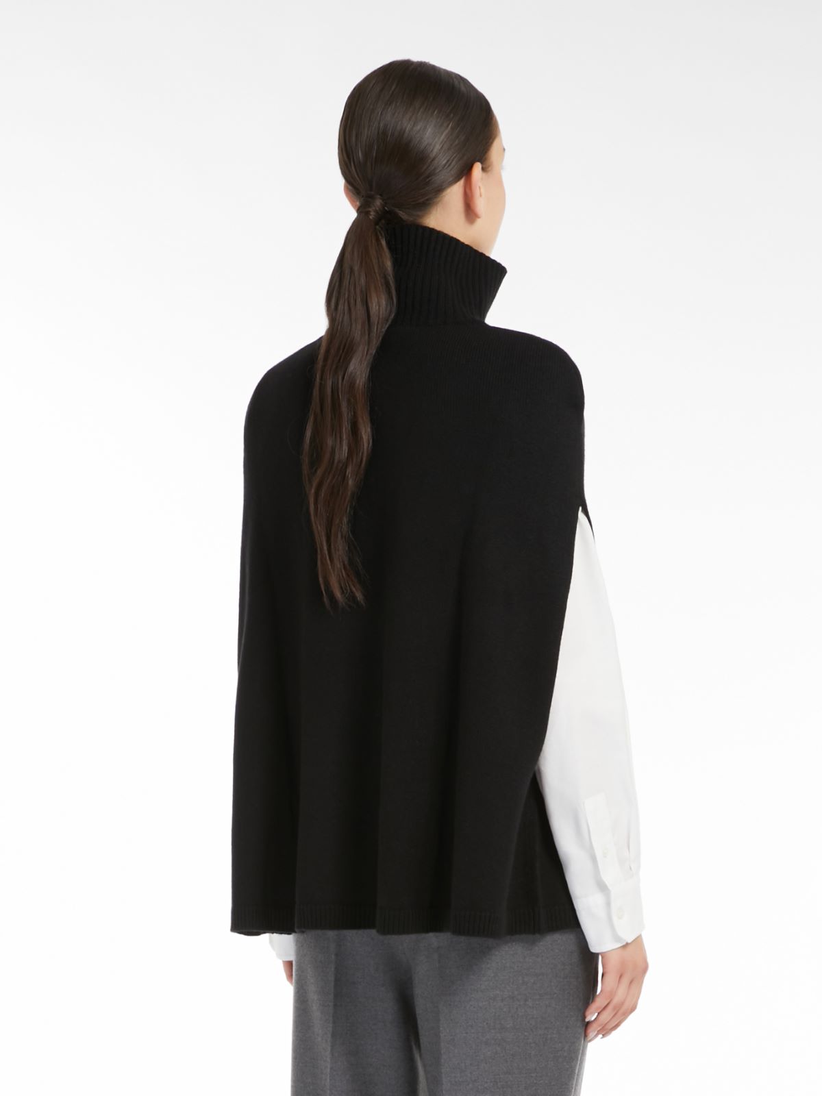 Weekend Poncho dolcevita in cachemire Offerte