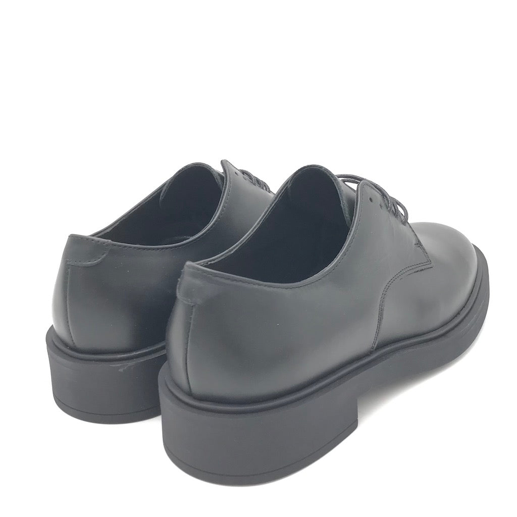 Zulian Calzature Allacciata in pelle nera Fino Al -60%